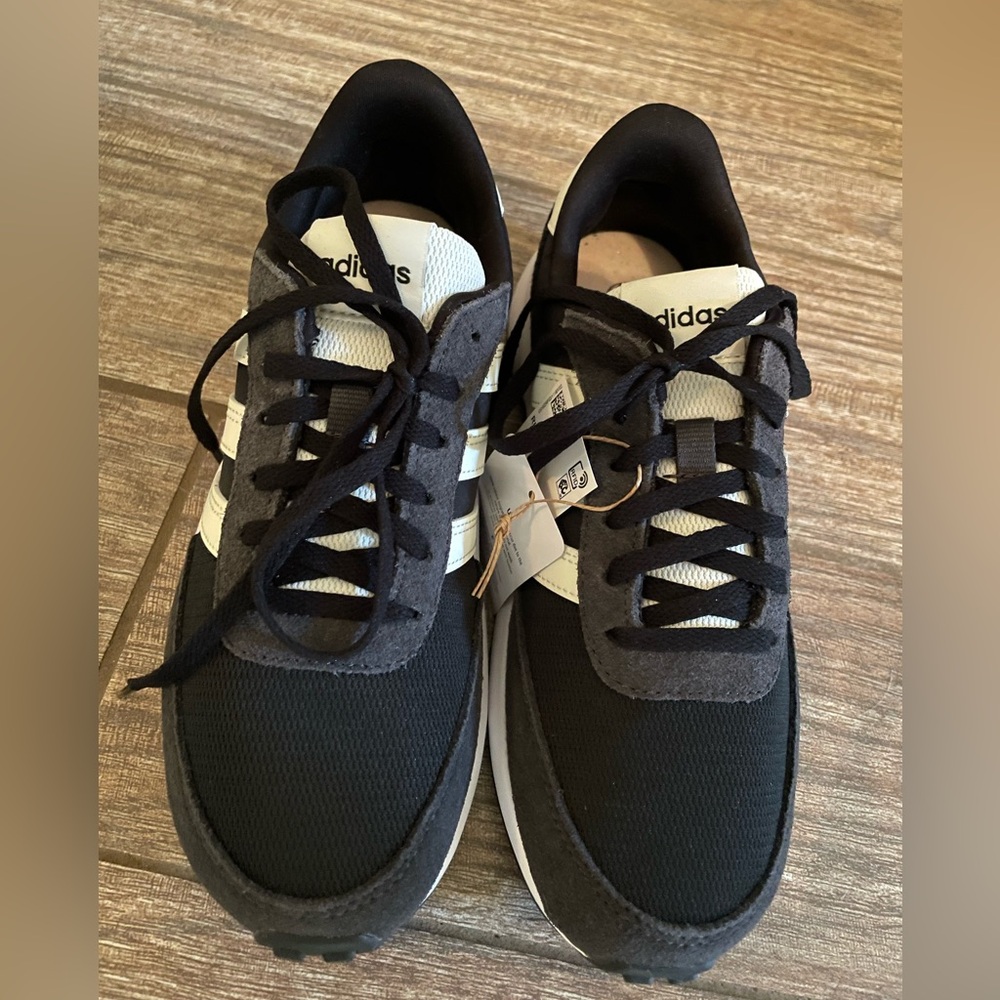 Women's Adidas Run 70's Running Sneakers Size 6 - NWT